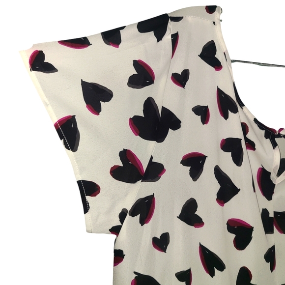 Torrid Jagged Hearts Print Georgette Hi-Lo Blouse Size 2 - Picture 7 of 10